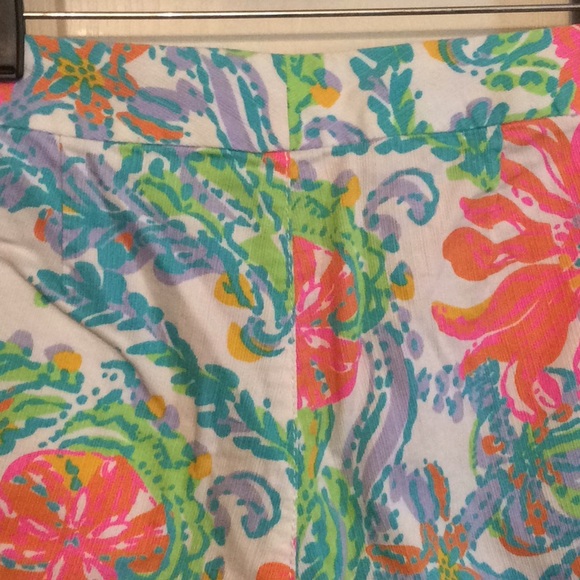 Colorful scalloped Lilly Pulitzer shorts - Picture 3 of 3